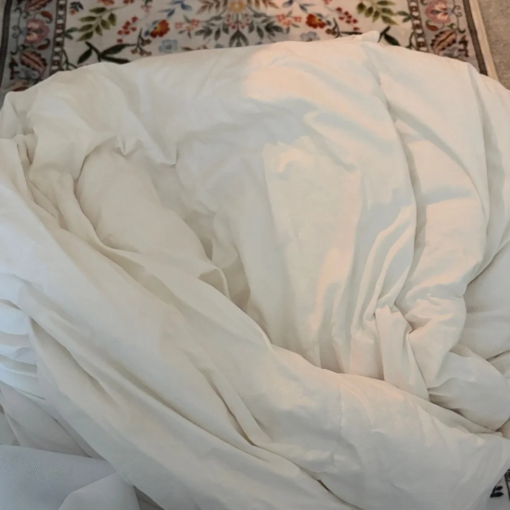 Brooklinen White Down Comforter All Season in Queen - Picture 3 of 4
